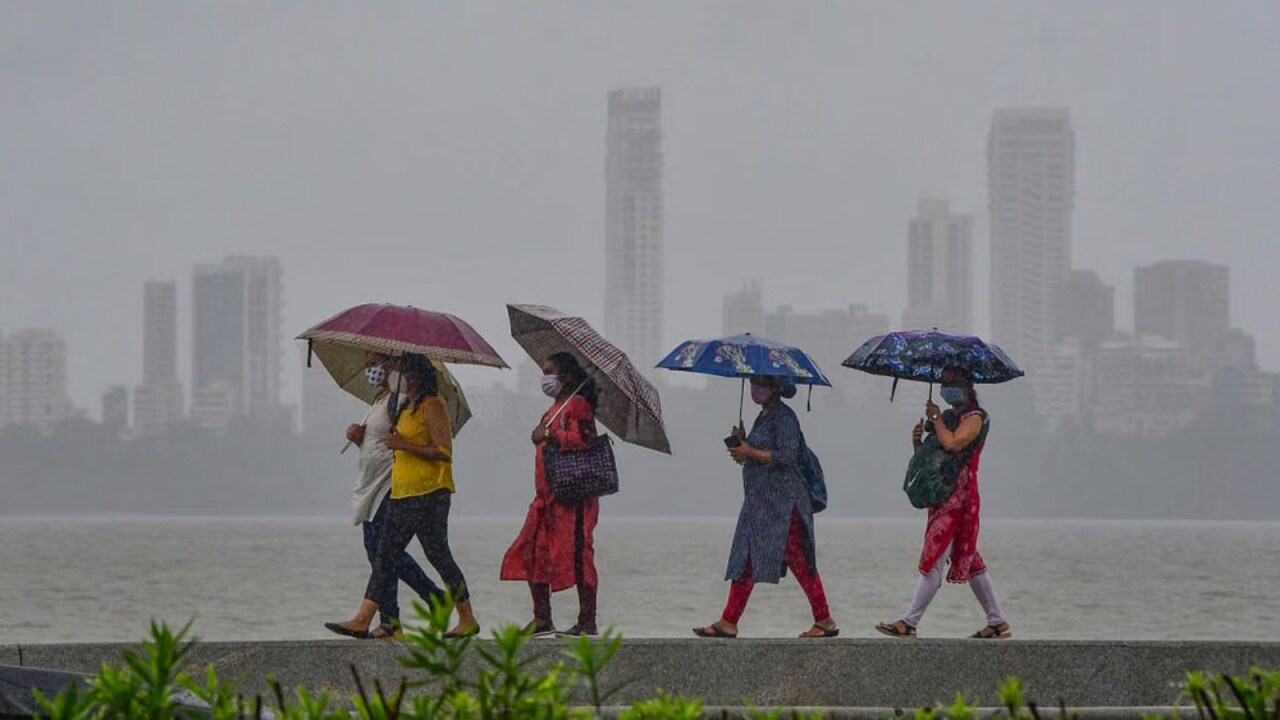 Monsoon Home Declutter: Minimalist Habits for Damp-Free Indian Living